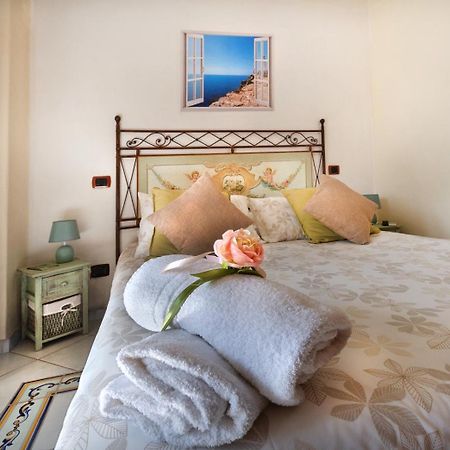 Bed and Breakfast La Finestra Sul Mare Іскія Екстер'єр фото