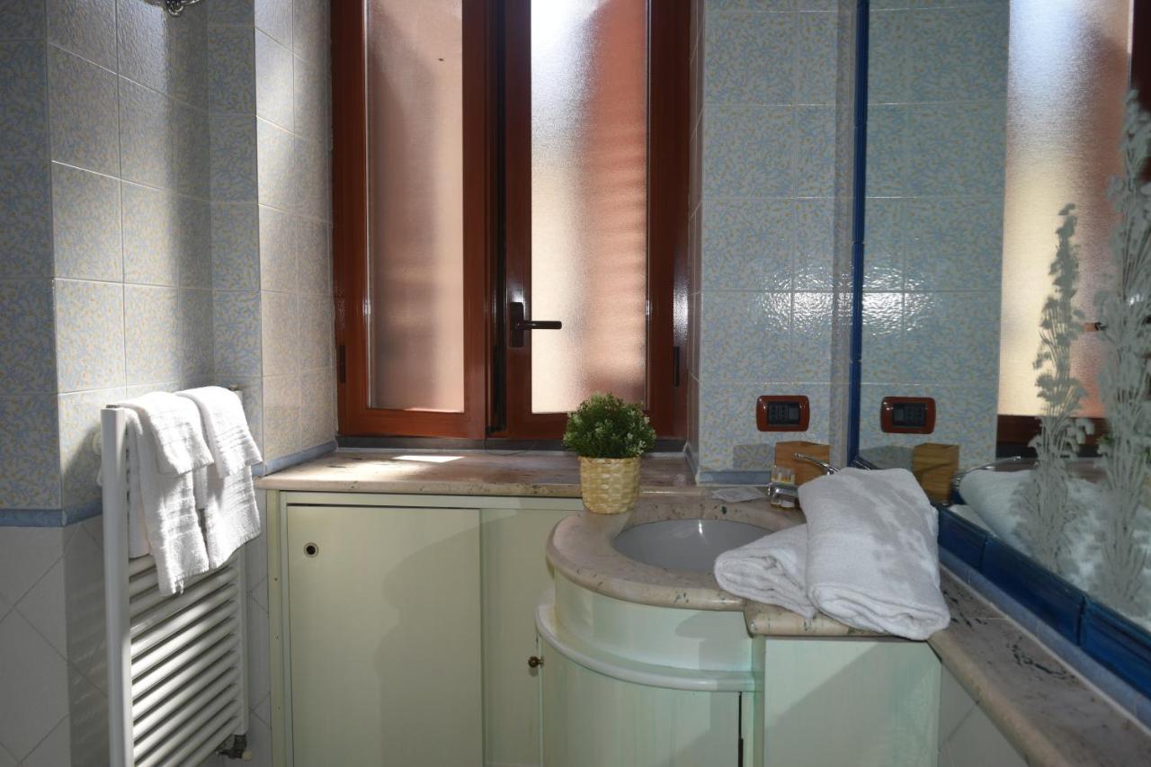 Bed and Breakfast La Finestra Sul Mare Іскія Екстер'єр фото