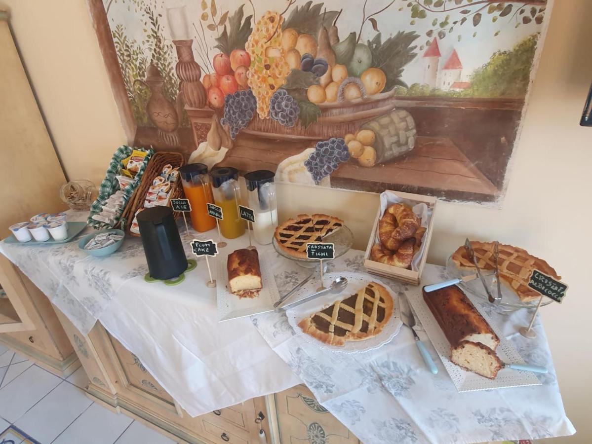 Bed and Breakfast La Finestra Sul Mare Іскія Екстер'єр фото