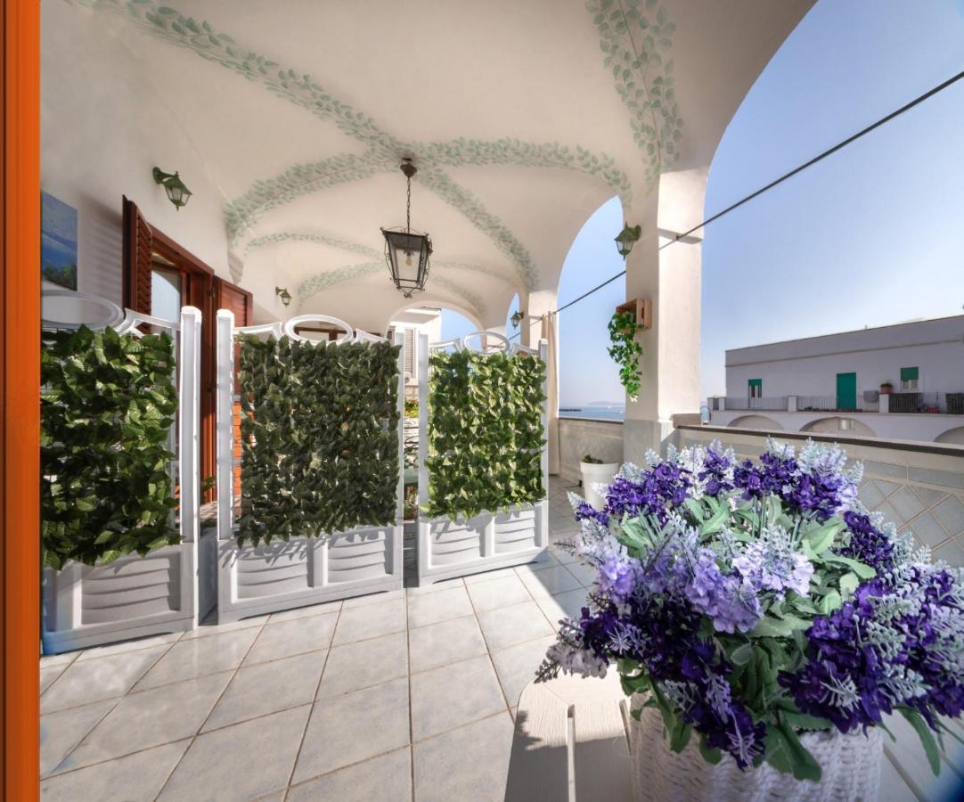 Bed and Breakfast La Finestra Sul Mare Іскія Екстер'єр фото