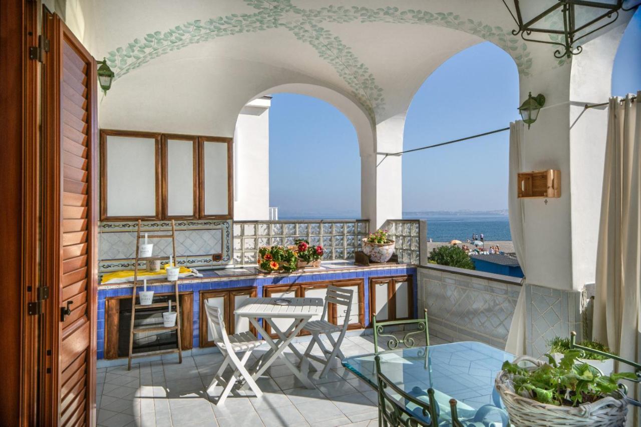Bed and Breakfast La Finestra Sul Mare Іскія Екстер'єр фото