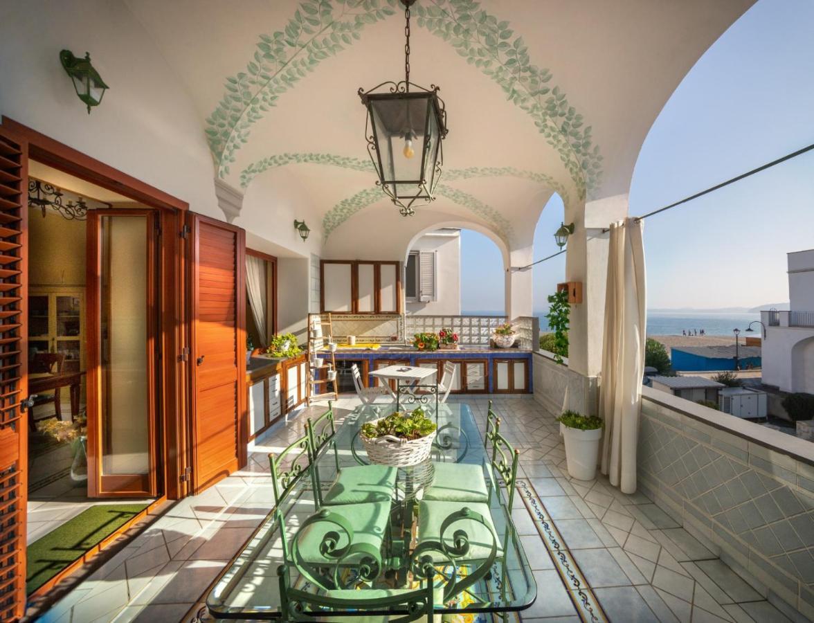 Bed and Breakfast La Finestra Sul Mare Іскія Екстер'єр фото