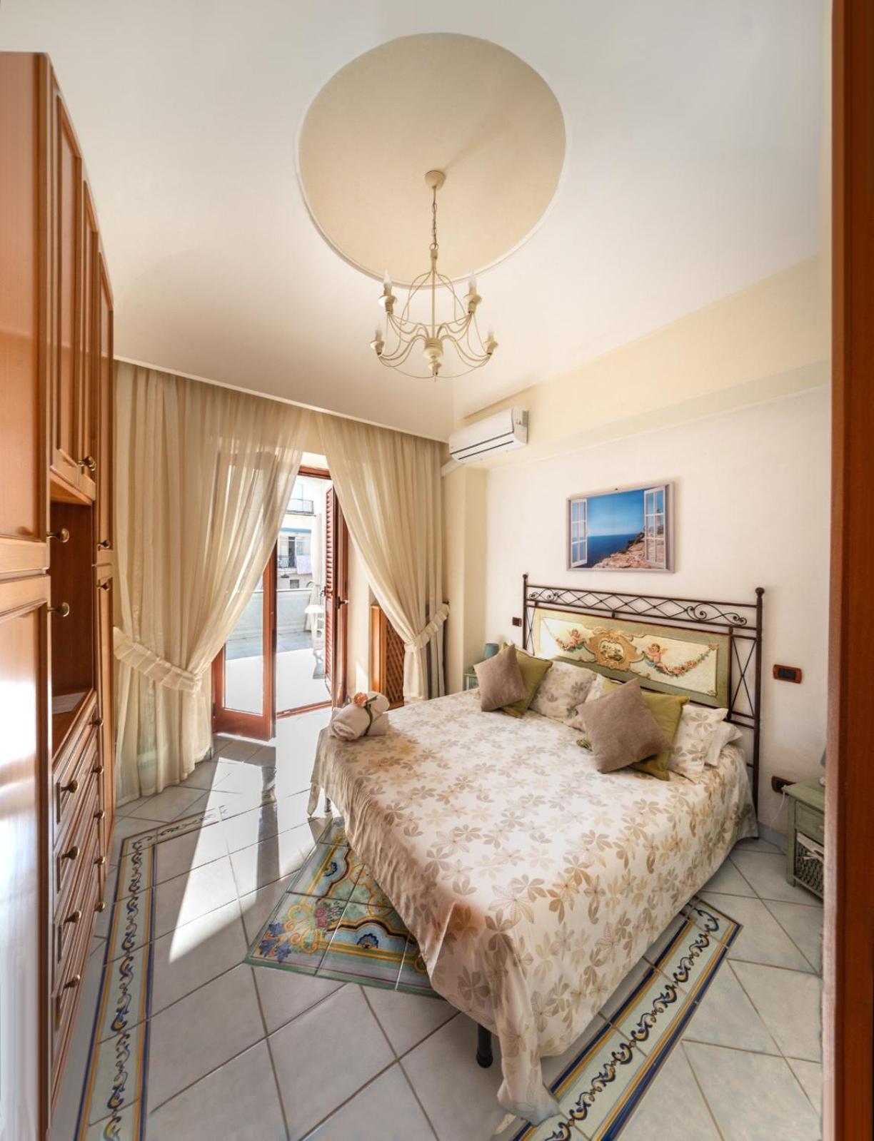 Bed and Breakfast La Finestra Sul Mare Іскія Екстер'єр фото