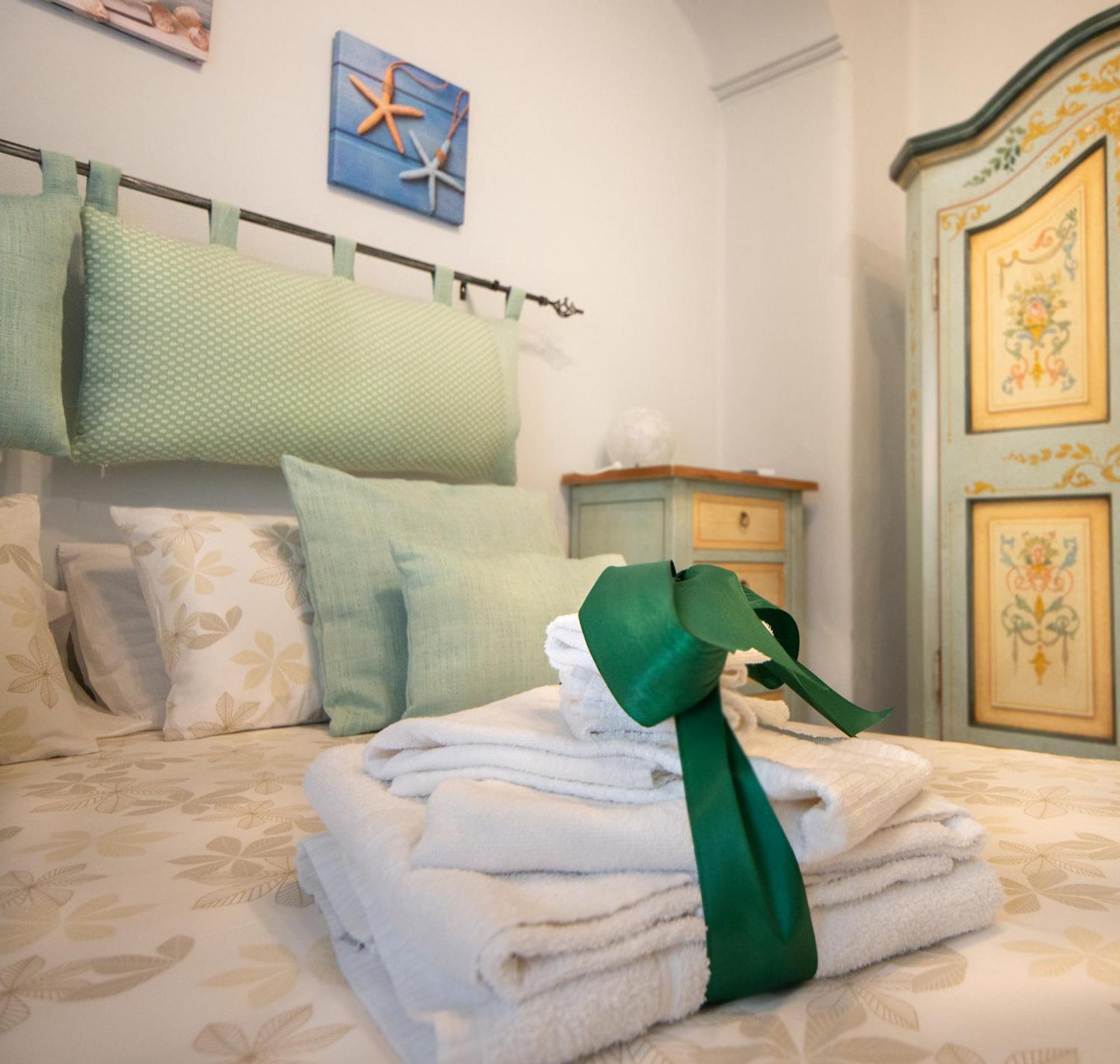 Bed and Breakfast La Finestra Sul Mare Іскія Екстер'єр фото